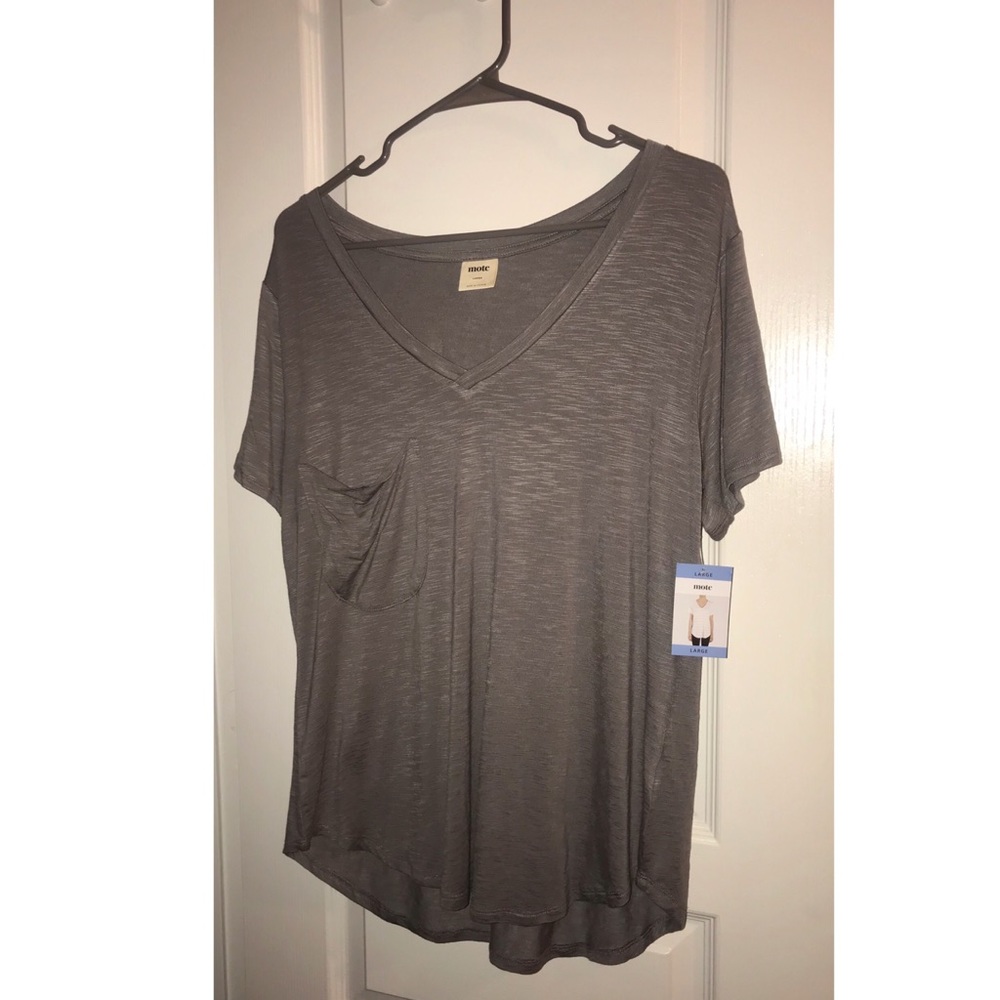 Women’s relaxed tee with pocket